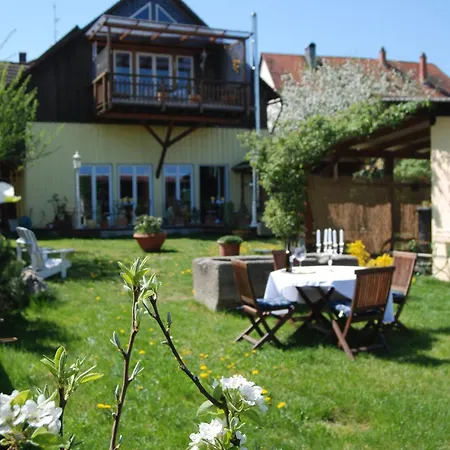Elfenhof اممنستاد ام بودينسي