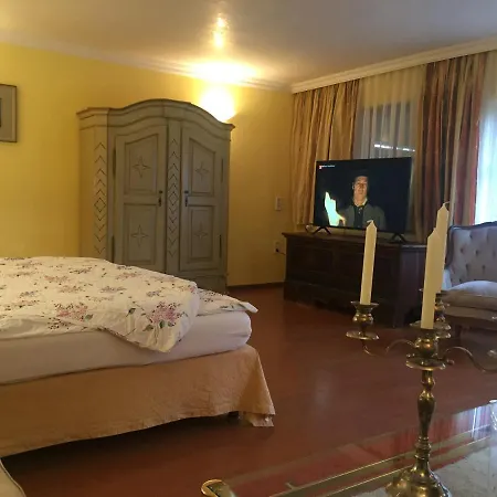 Elfenhof اممنستاد ام بودينسي